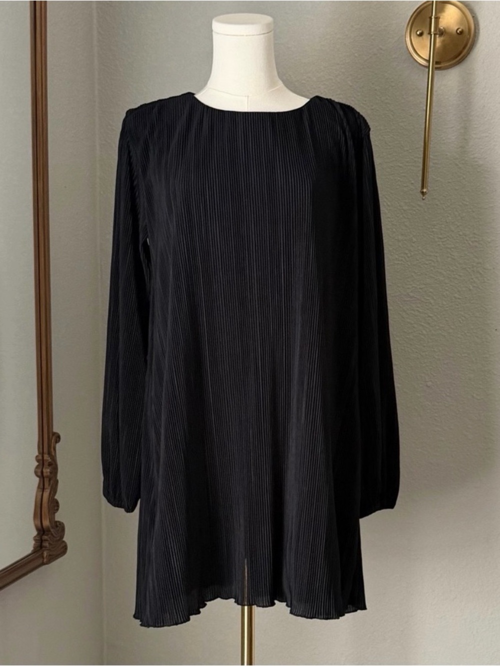 Abercrombie & Fitch Dress XS Black Plisse Mini Long Sleeve Minimalist Chic Vibe